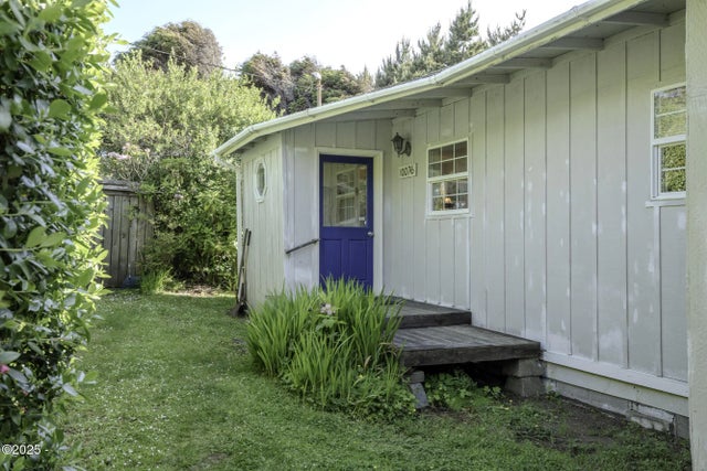 10076 Nw Swallow Street, Seal Rock