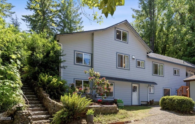 935 Ne Hwy 20, Toledo