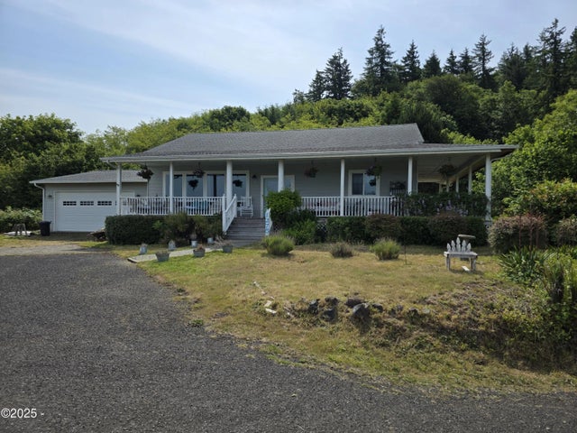 1275 S Bay Road, Toledo