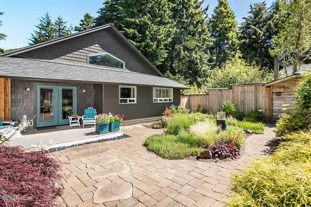 235 4th Street, Otter Rock