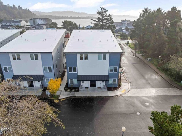 916 Sw 48th Street 4, Lincoln City