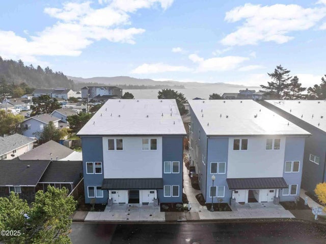 920 Sw 48th Street Unit 3, Lincoln City