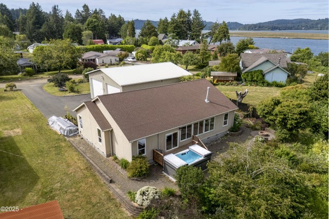 955 Se River View Lane, Waldport