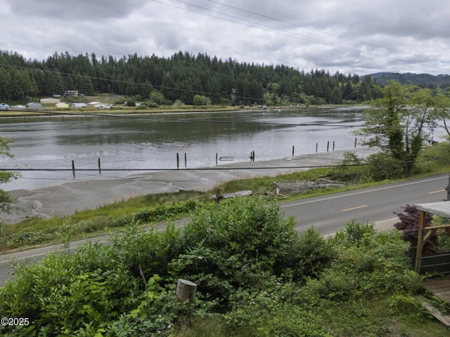 10679 Yaquina Bay Road, Toledo