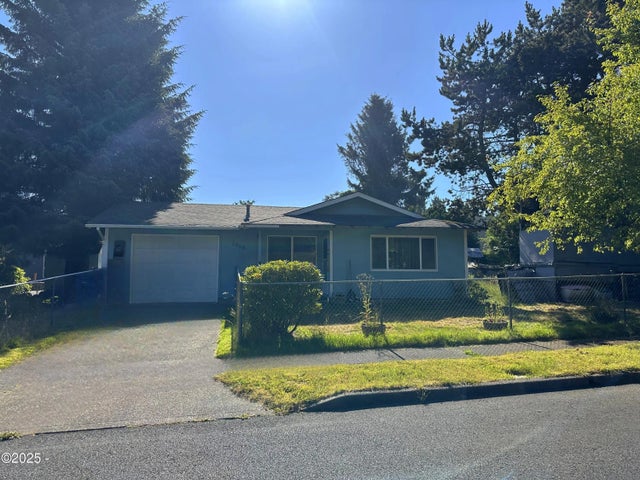 1966 Sw Galley Court, Lincoln City