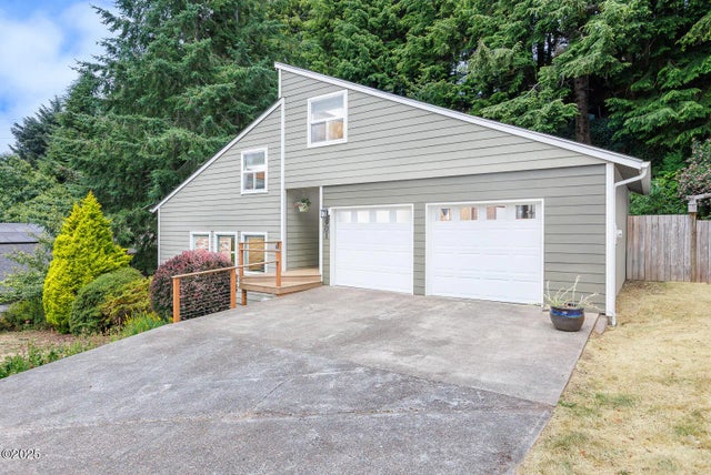 901 Ne Lakewood Drive, Newport