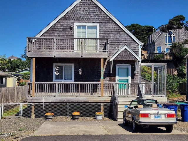 2716 Nw Jetty Avenue, Lincoln City