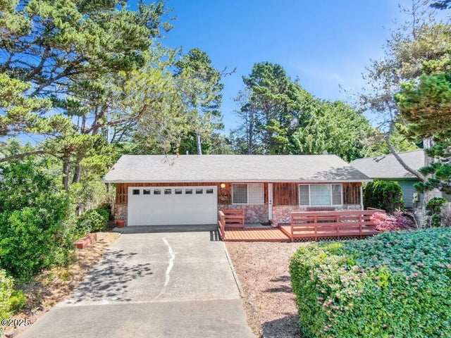 5450 Hacienda Avenue, Lincoln City