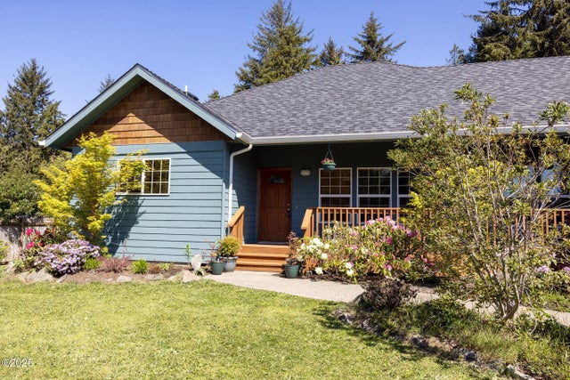 735 E Collins Street, Depoe Bay