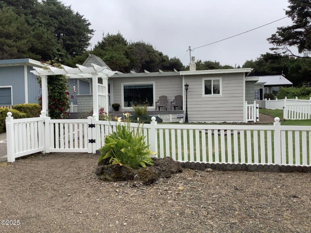 78 Nw Salmon Street, Yachats