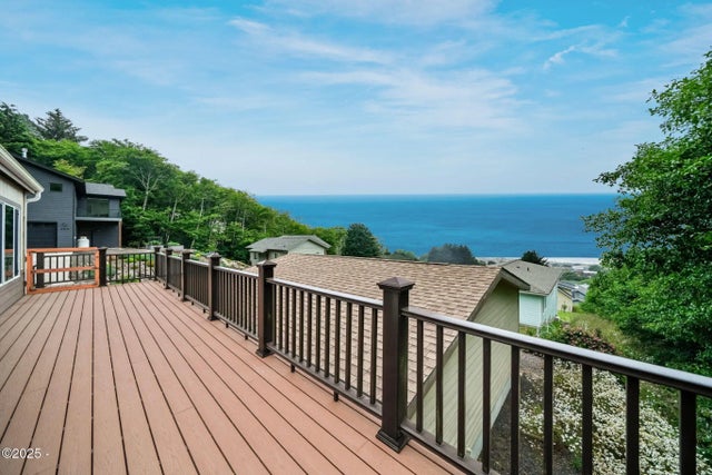 257 Windsong Street, Yachats