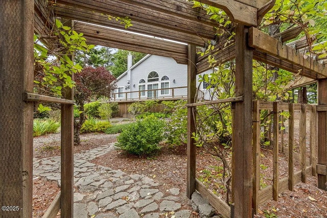 590 Nw Terrace Street, Waldport