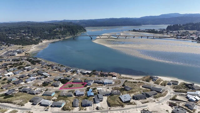 113 Nw Sunset Way, Waldport