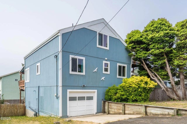 1744 Ne 13th Street, Lincoln City
