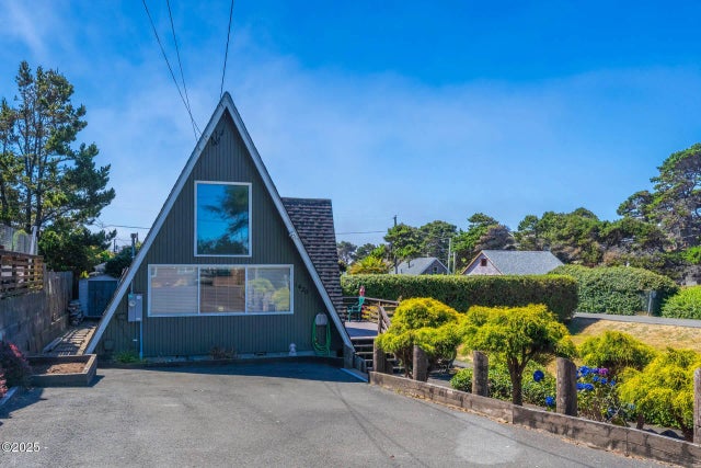 1420 Nw 20th Street, Lincoln City