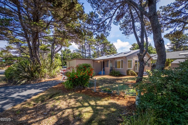 310 El Rotundo Avenue, Lincoln City