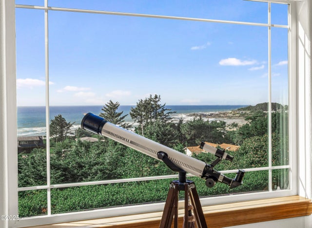 350 Hill Court, Yachats