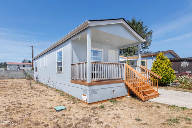 955 Ne Mill Street C-17, Waldport