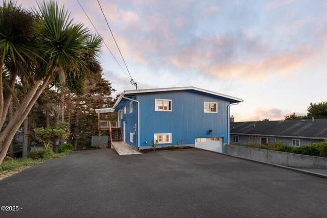 1616 Nw 36th Street, Lincoln City