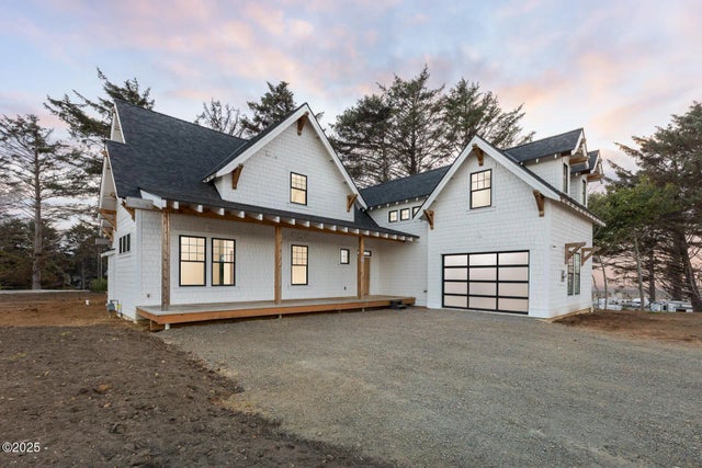 1938 Nw 40th Street, Lincoln City