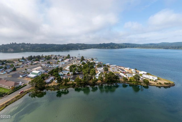 955 Ne Mill St A-7, Waldport