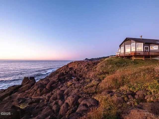 535 Cardinal Street, Depoe Bay