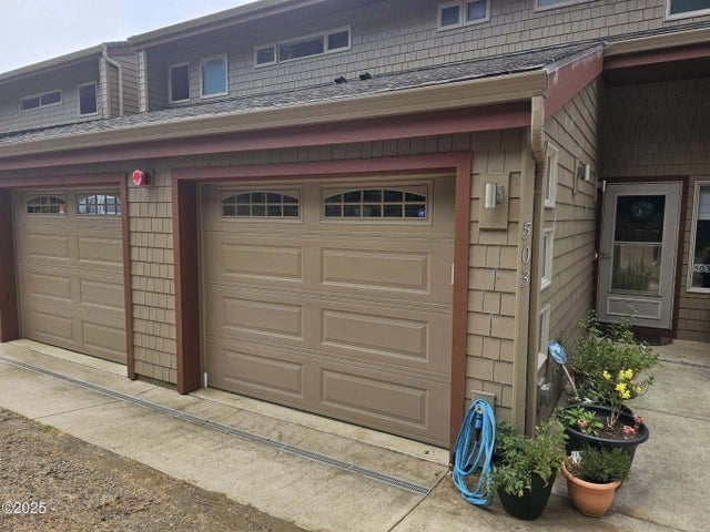 503 Center Way, Yachats