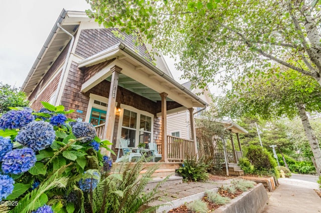 611 Sw 27th Way, Lincoln City