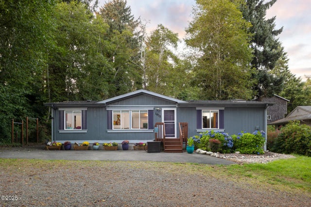 1915 Ne 15th Street, Lincoln City