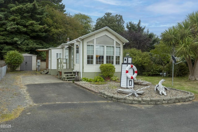 1210 Se 48th Place 10, Lincoln City