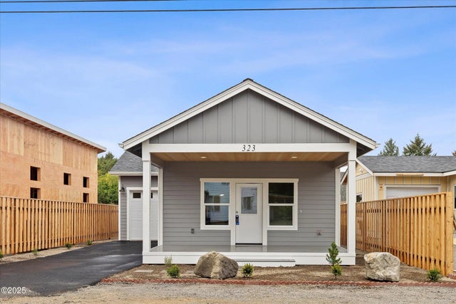 323 Se Oar Avenue, Lincoln City