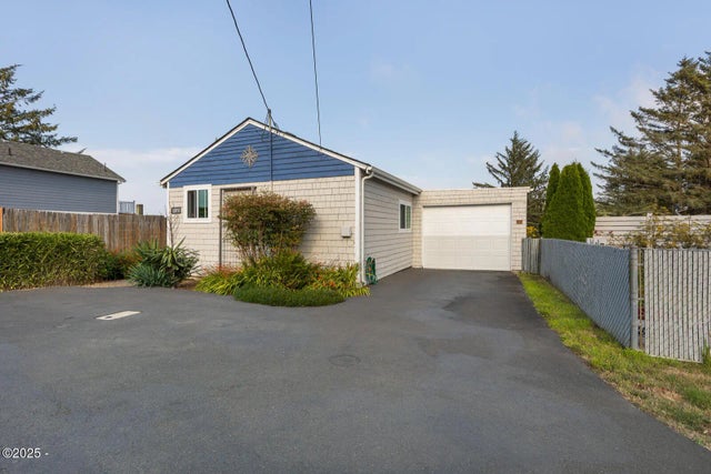 210 Se Surf Ave, Lincoln City