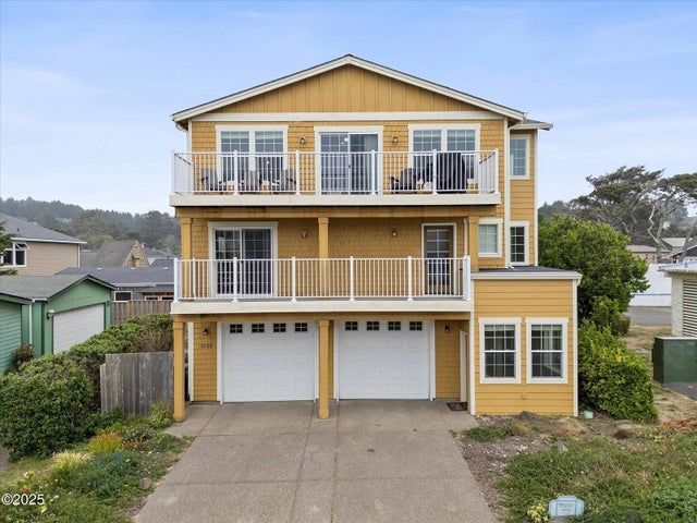 3208 Nw Jetty Avenue, Lincoln City