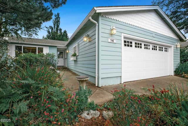 745 Se Bird Avenue, Waldport