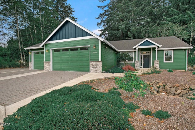 2943 Ne 61st Place, Lincoln City