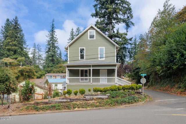 492 Se 3rd Street, Toledo