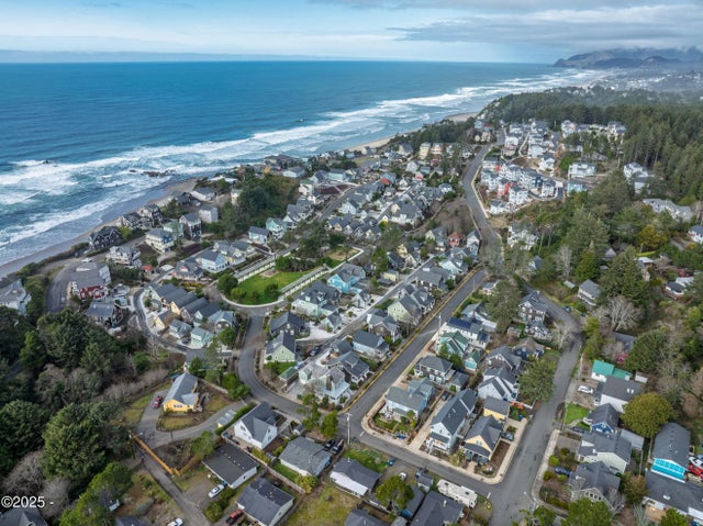 580 Sw 28th Street, Lincoln City