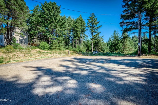 1801 Nw Cedar Crest Place, Waldport