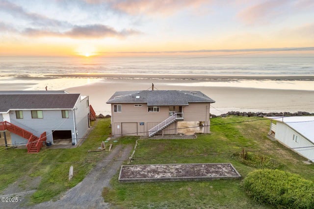 148 Nw Spencer Street, Yachats