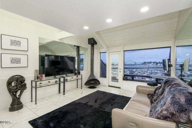 1000 Se Bay Boulevard 402 B, Newport