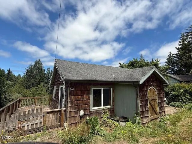 662 Ne 8th Place, Toledo