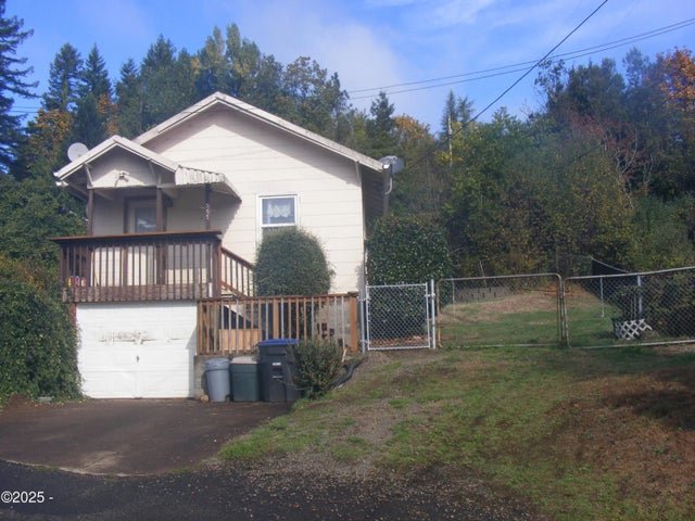 557 Ne Hwy 20, Toledo