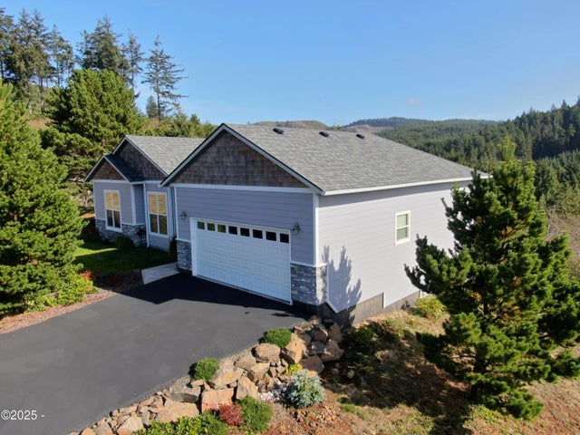220 Ne Spring Avenue, Depoe Bay