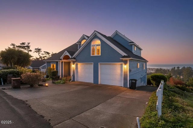 990 Nw Highland Circle, Waldport