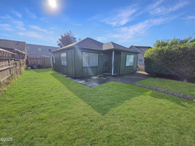 546 Ne 3rd Street, Newport