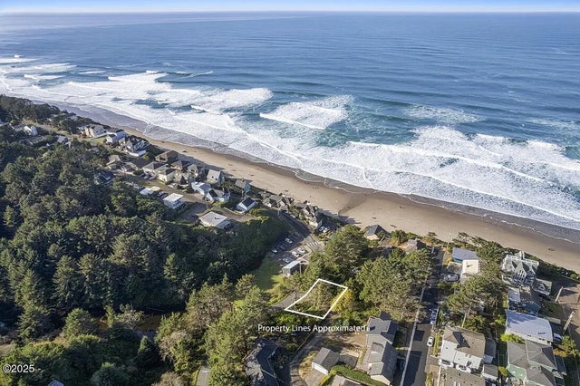 834 Sw 10th Place, Lincoln City