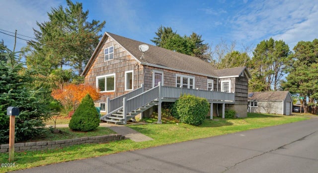 1115 Sw Harbor Avenue, Lincoln City