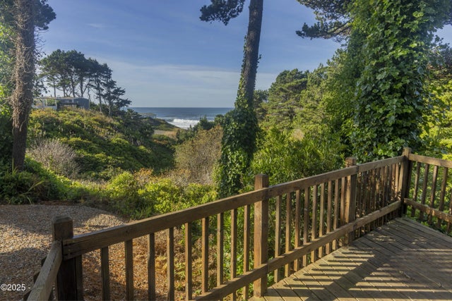 4875 N Hwy 101 45, Depoe Bay