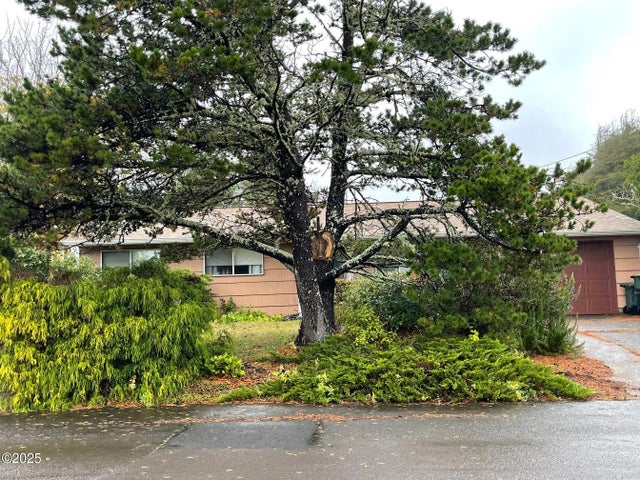 328 Ne San-bay-o Circle, Newport