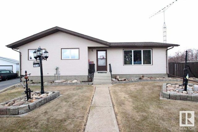 4814 51a Avenue, Andrew